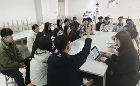 聚焦行業(yè)需求 共話實(shí)踐育人 ——廣電專業(yè)2025人才培養(yǎng)方案修訂師生座談會