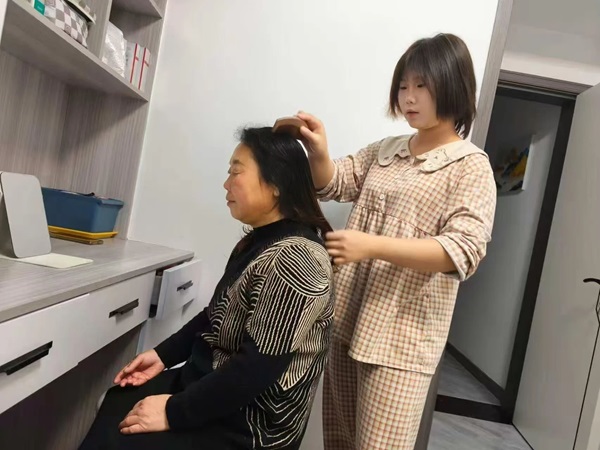 孝老愛親（八）|保定理工學(xué)院|管理學(xué)院|傳承美德，學(xué)生在行動(dòng)
