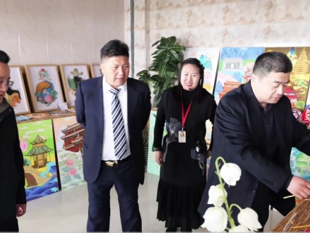 非遺扎染煥新彩 傳承古法啟新篇 ——視覺傳達設(shè)計教研室進行“匠心扎染”主題活動