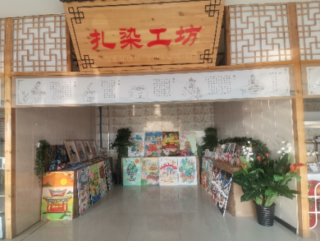 非遺扎染煥新彩 傳承古法啟新篇 ——視覺傳達設(shè)計教研室進行“匠心扎染”主題活動