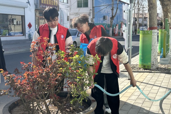 【青春筑夢，志愿逐光】保定理工學(xué)院經(jīng)濟學(xué)院青年志愿者服務(wù)隊走進東小莊村開展志愿服務(wù)活動