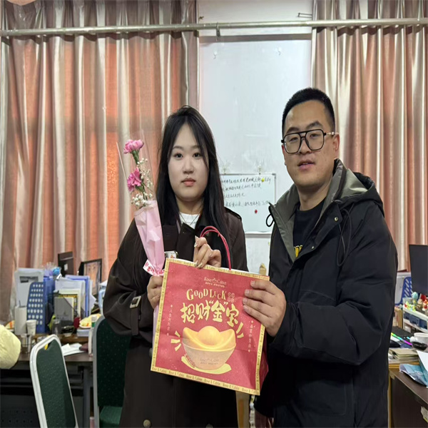 “聚巾幗風(fēng)采，綻經(jīng)濟(jì)芳華”經(jīng)濟(jì)學(xué)院舉辦慶?！叭恕眹?guó)際勞動(dòng)?jì)D女節(jié)活動(dòng)