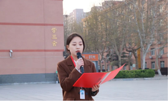 愛國教育保定理工學(xué)院會計(jì)學(xué)院以青春之名，護(hù)國旗飄揚(yáng)——升旗儀式