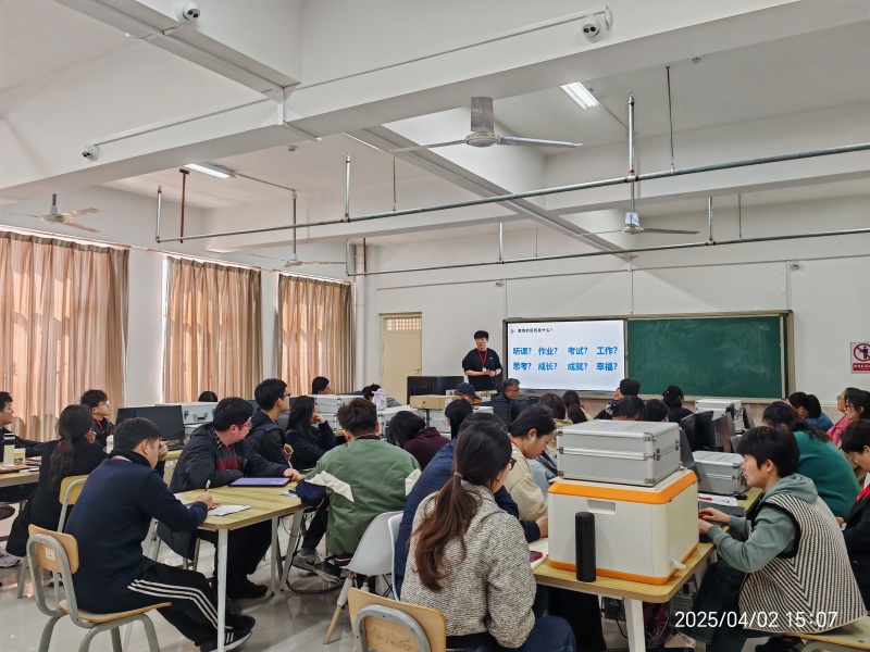 【啟思賦能·收獲共鑒】 雙創(chuàng)賦能啟未來(lái)—信息科學(xué)與工程學(xué)院舉辦創(chuàng)新創(chuàng)業(yè)培訓(xùn)分享會(huì)