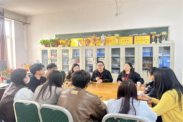 助夢起航，點亮未來——保定理工學院經(jīng)濟學院成功舉辦高校獎助學金全解析培訓會