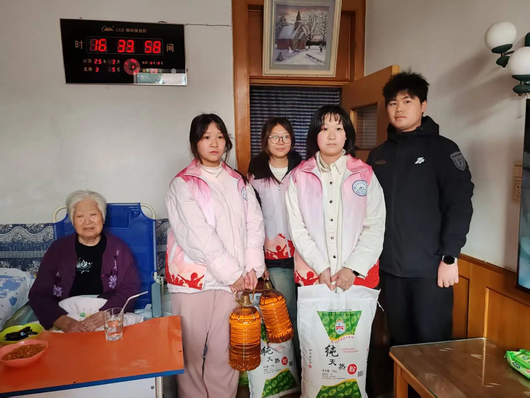 沐雷鋒之光，踐志愿之行