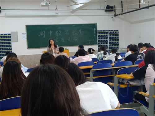 外國語學(xué)院召開學(xué)生座談會(huì) 傾聽學(xué)子心聲共促教學(xué)優(yōu)化