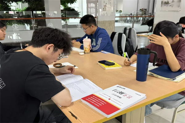【書香啟智，經(jīng)韻潤心】春光美如斯，讀書正當(dāng)時——世界讀書日閱讀活動