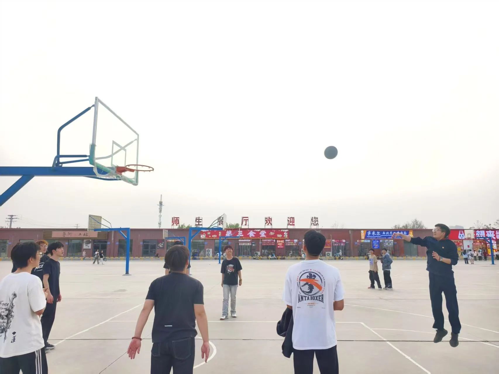 陽光體育展風(fēng)采，活力校園向未來