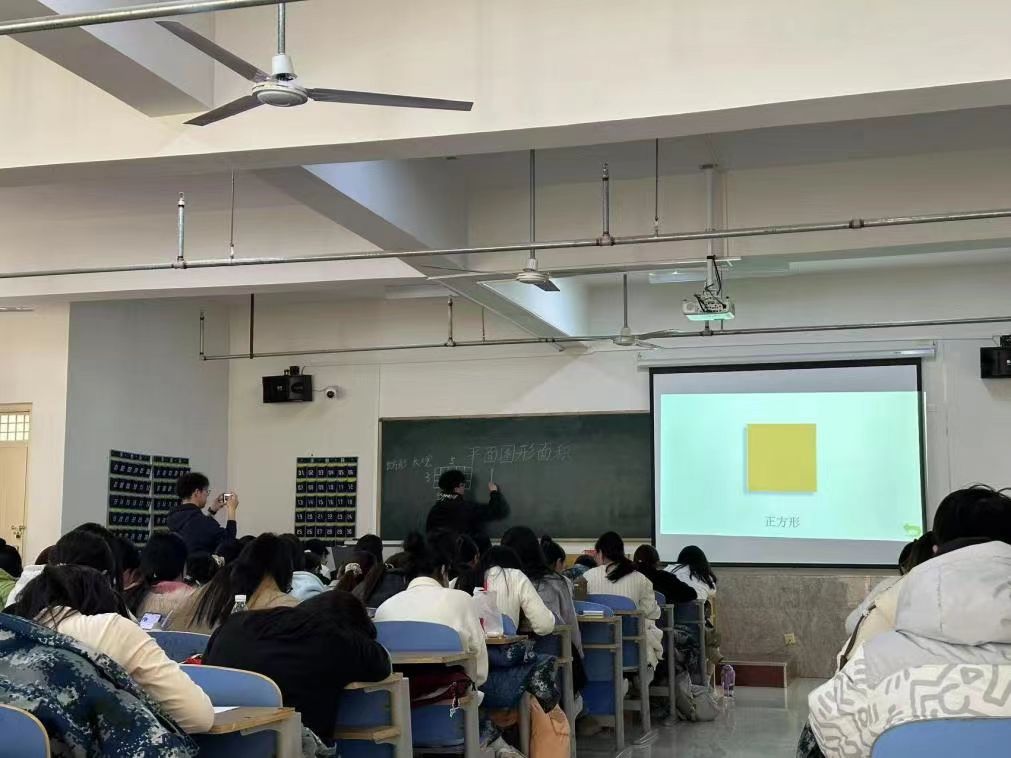 于數(shù)學(xué)天地，悟?qū)捜萘α?——<數(shù)學(xué)思維與方法> 課程思政新探索