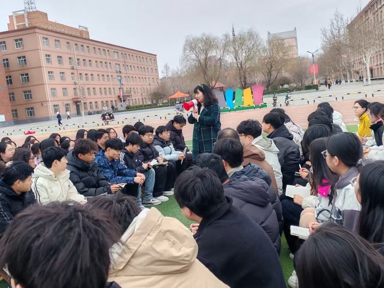 探索職業(yè)航道，校準(zhǔn)人生羅盤