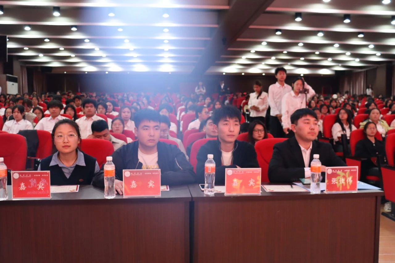 “崇德尚學(xué)揚(yáng)師道，鋒華正茂育新人”三月份教育學(xué)院表彰大會(huì)