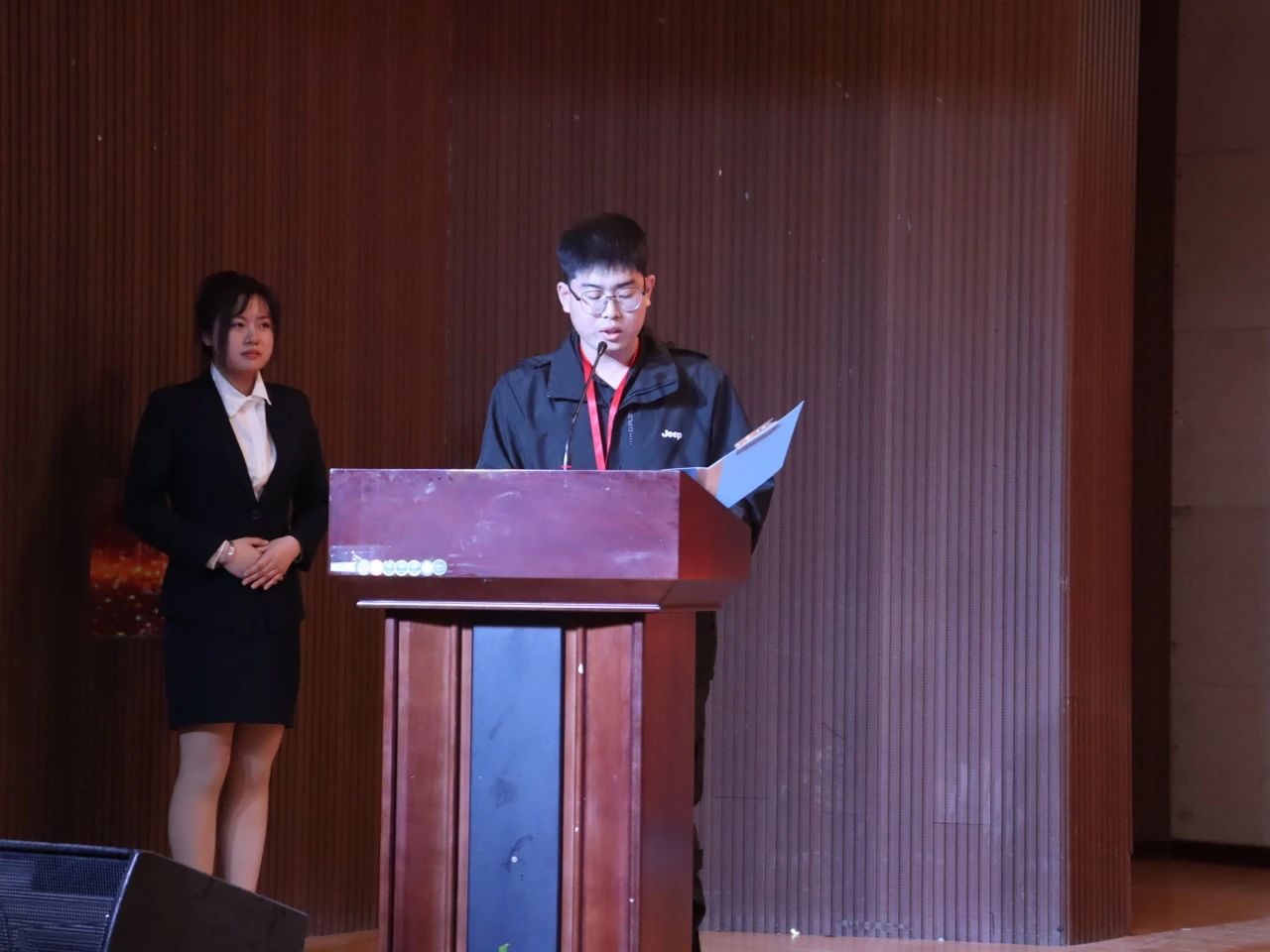 “崇德尚學(xué)揚(yáng)師道，鋒華正茂育新人”三月份教育學(xué)院表彰大會(huì)