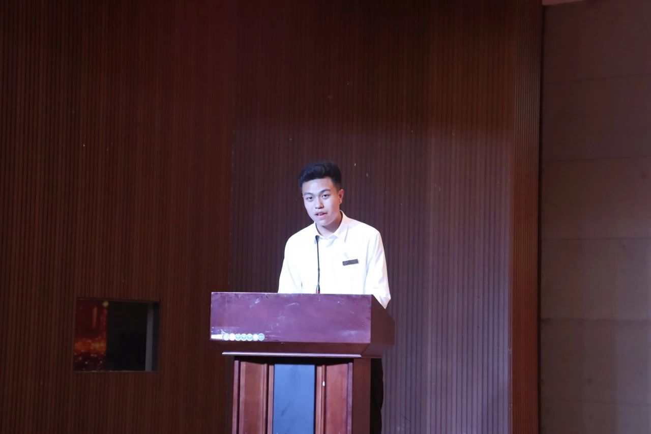“崇德尚學(xué)揚(yáng)師道，鋒華正茂育新人”三月份教育學(xué)院表彰大會(huì)
