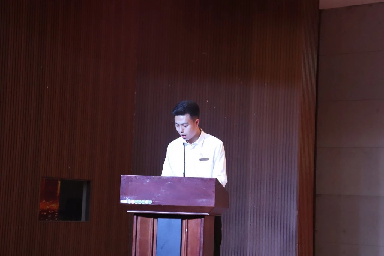 “崇德尚學(xué)揚(yáng)師道，鋒華正茂育新人”三月份教育學(xué)院表彰大會(huì)