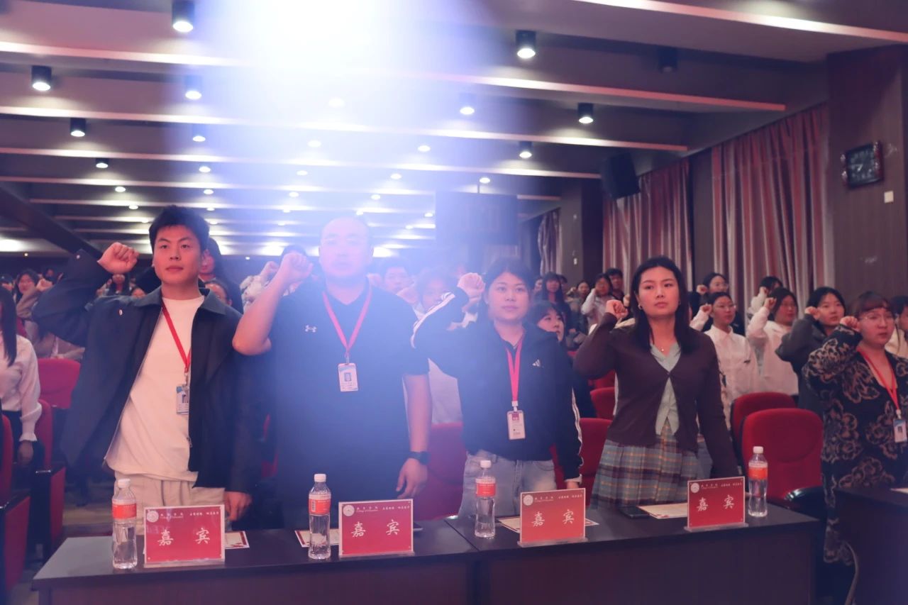 “崇德尚學(xué)揚(yáng)師道，鋒華正茂育新人”三月份教育學(xué)院表彰大會(huì)