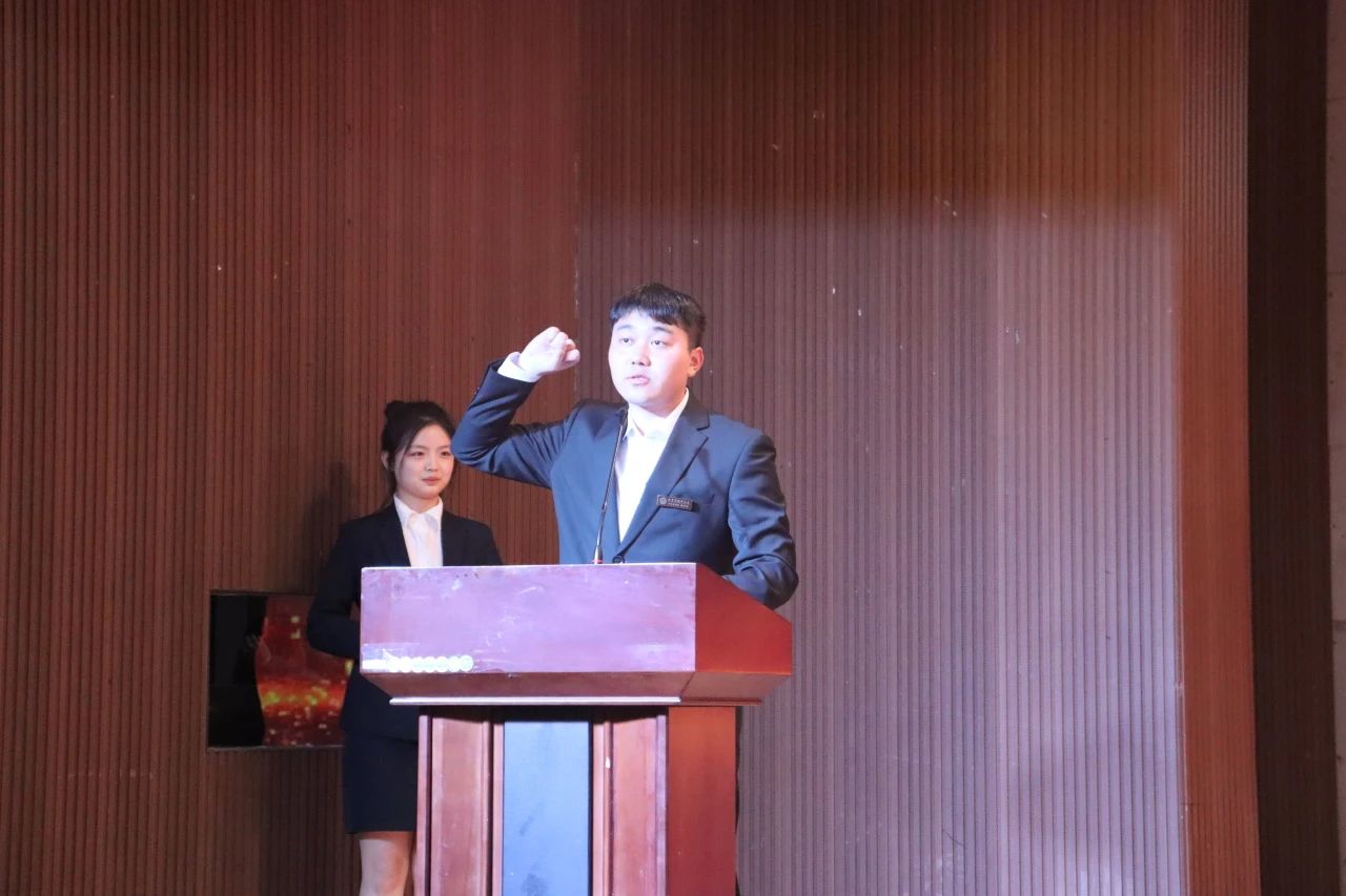 “崇德尚學(xué)揚(yáng)師道，鋒華正茂育新人”三月份教育學(xué)院表彰大會(huì)