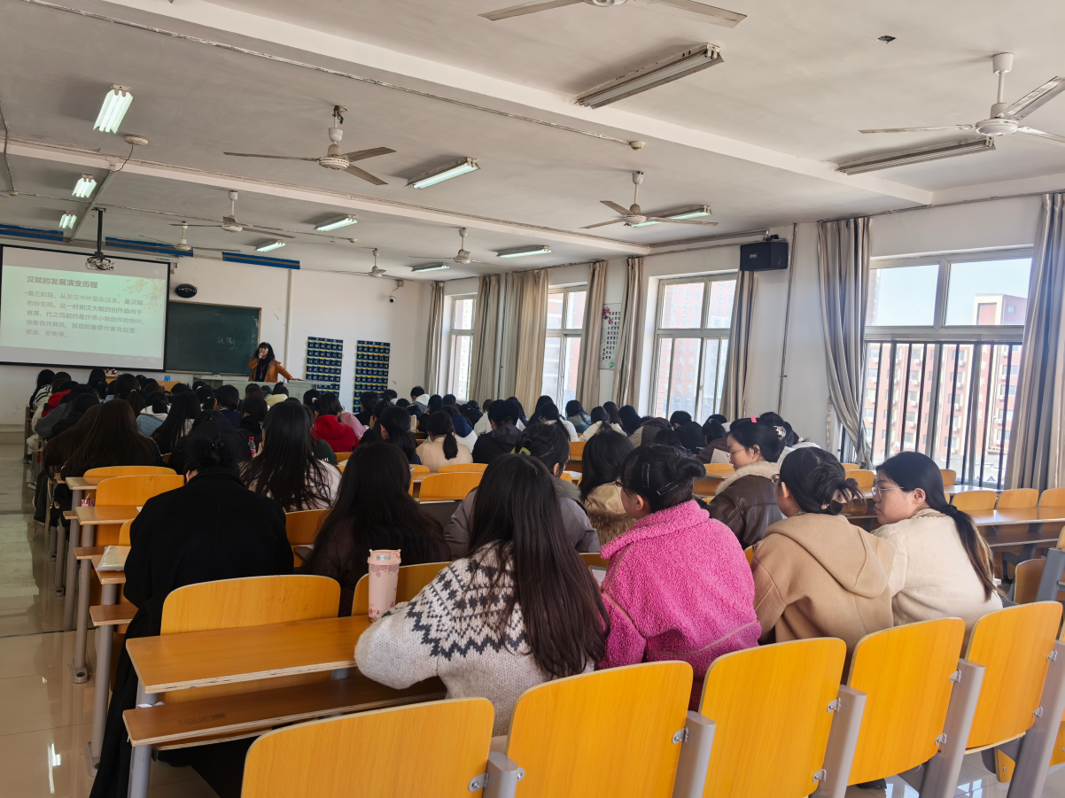 開展示范課觀摩活動，共探教學新路徑