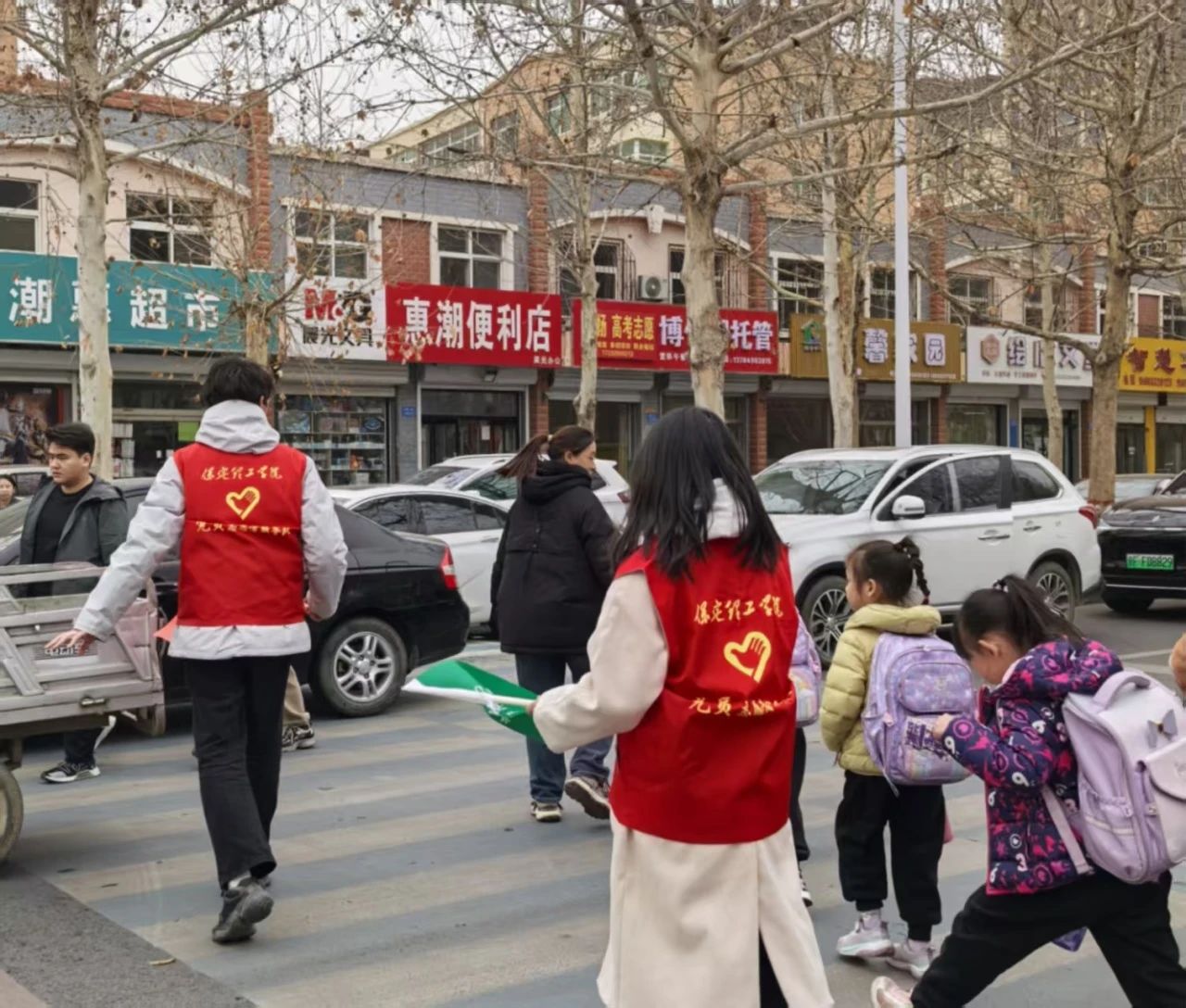 學生支部 “學”途有愛，黨員護航--小學交通志愿服務行動