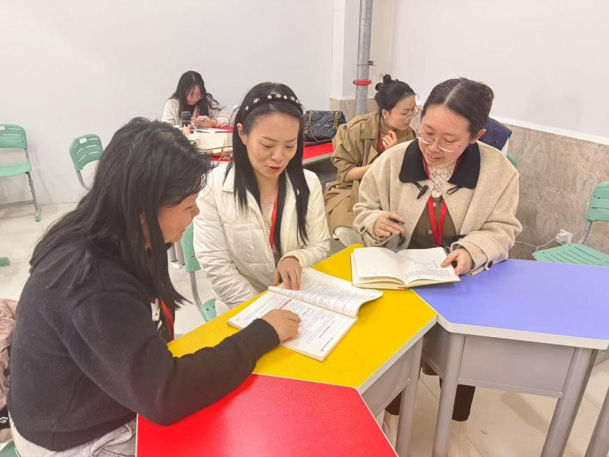 聚焦磨課研討，提升教學質(zhì)量 ——《現(xiàn)代教育技術(shù)》課程組探索教學新模式