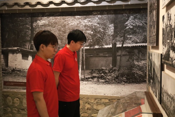 保定理工學(xué)院經(jīng)濟(jì)學(xué)院開(kāi)展“行走的大思政課”——走進(jìn)晉察冀邊區(qū)革命紀(jì)念館，踏尋紅色足跡，傳承革命精神