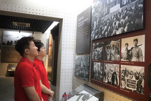 保定理工學(xué)院經(jīng)濟(jì)學(xué)院開(kāi)展“行走的大思政課”——走進(jìn)晉察冀邊區(qū)革命紀(jì)念館，踏尋紅色足跡，傳承革命精神