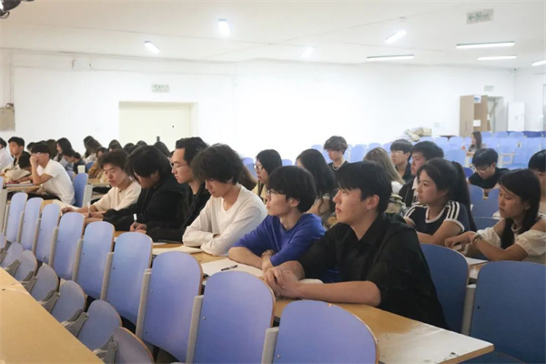 【黨建引領(lǐng)，育人鑄魂】鑄魂育人守初心 思政賦能啟新程——康復(fù)醫(yī)學(xué)院2024級(jí)班干部專題培訓(xùn)順利開展