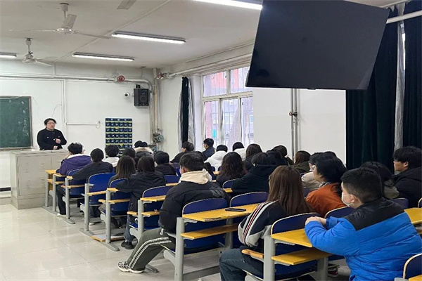 做教育，有心人——“書記進課堂”助力學生發(fā)展