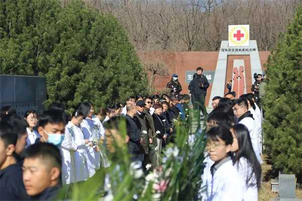 “禮敬捐獻?延續(xù)大愛”康復醫(yī)學院組織師生參加遺體器官捐獻緬懷紀念活動