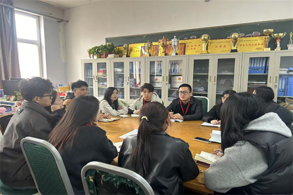 【輔育新知，管培賦能】黨務(wù)思政，育夢(mèng)同行——保定理工學(xué)院經(jīng)濟(jì)學(xué)院成功舉辦輔導(dǎo)員黨務(wù)和思想政治教育會(huì)