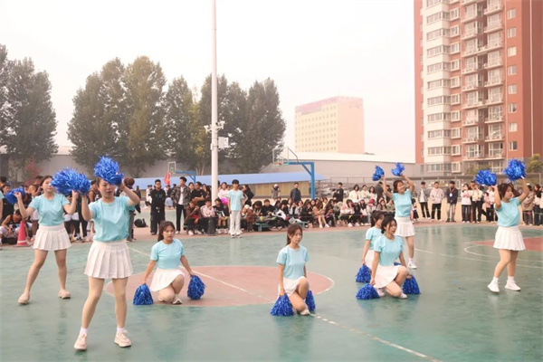 繪夢(mèng)青春，力挽狂“籃”——我院積極參加學(xué)校舉辦的第十九屆籃球賽暨第一屆啦啦操比賽