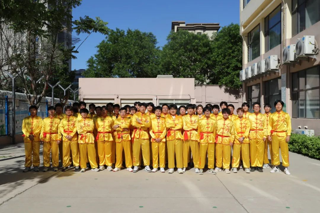 龍舞翩躚潤(rùn)童心，美育芳華育幼苗