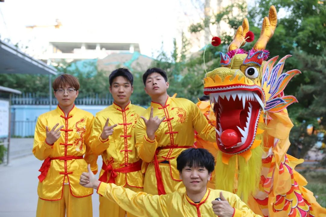 龍舞翩躚潤(rùn)童心，美育芳華育幼苗