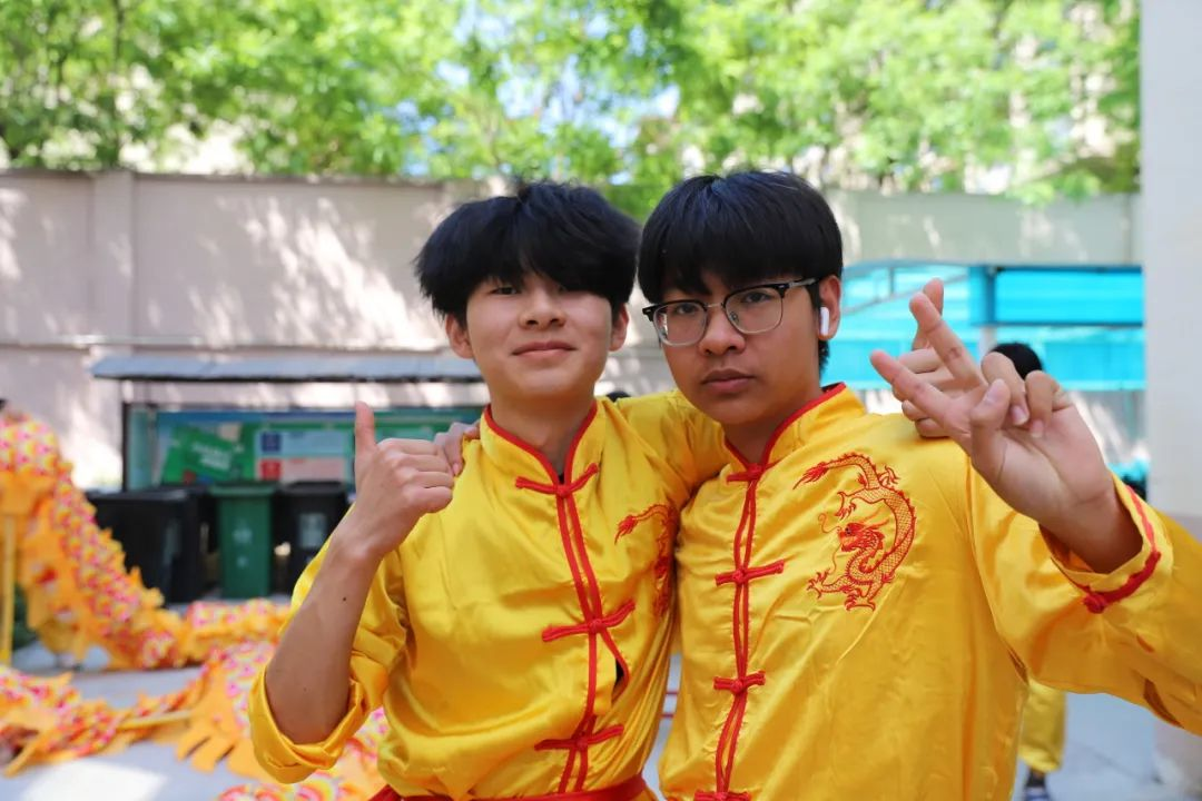 龍舞翩躚潤(rùn)童心，美育芳華育幼苗