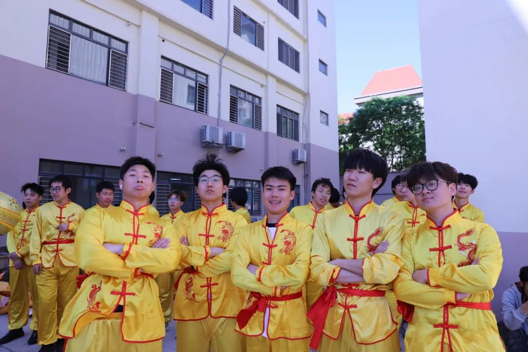龍舞翩躚潤(rùn)童心，美育芳華育幼苗