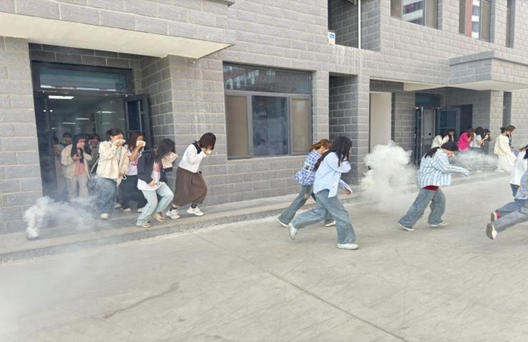 生命至上，以練筑防