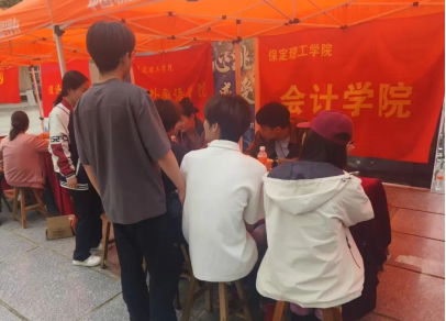 會(huì)計(jì)學(xué)院簡(jiǎn)歷“問(wèn)診”謀發(fā)展，會(huì)計(jì)學(xué)子啟新程