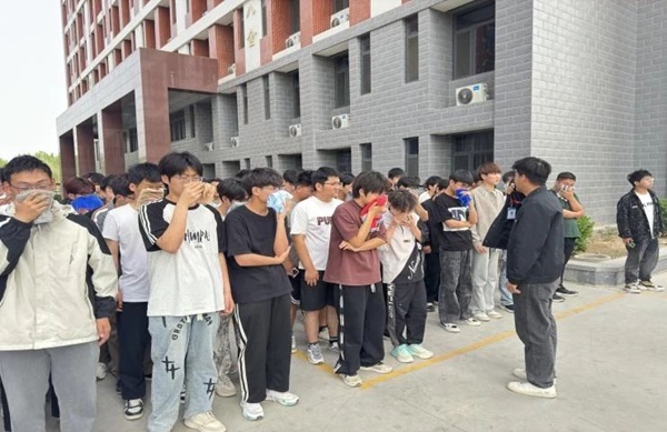 消防演練|保定理工學院|管理學院|生命至上，以練筑防
