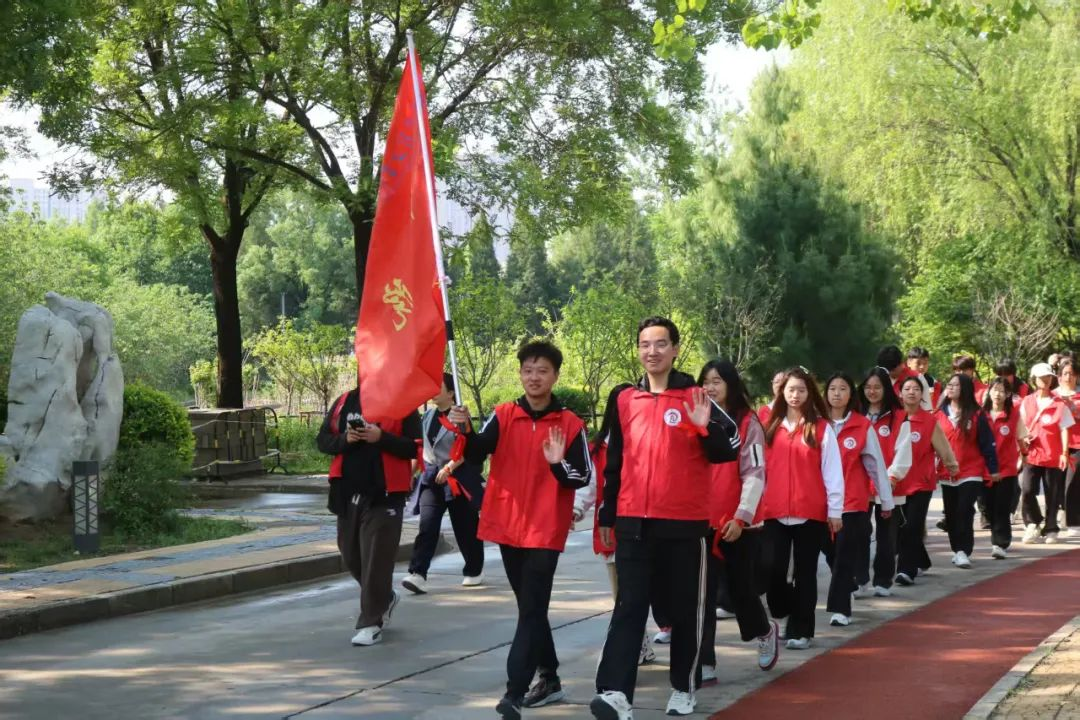 公益同行，青春奮進