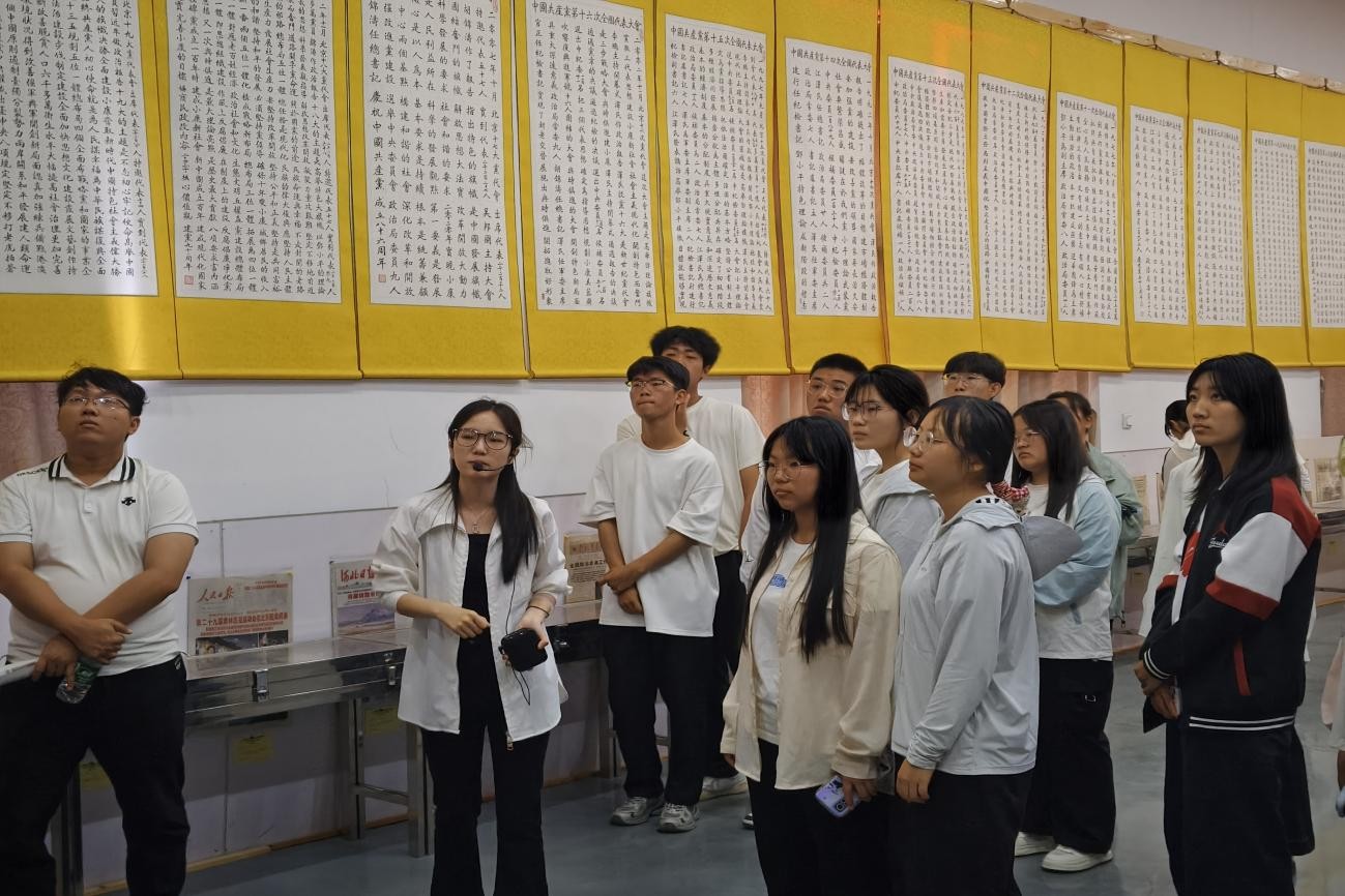 紅勞融合育新人|保定理工學(xué)院管理科學(xué)與工程學(xué)院開展“品讀紅色日記，踐行勞動(dòng)精神”主題研學(xué)實(shí)踐