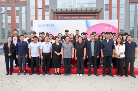 保定理工學(xué)院藝術(shù)學(xué)院2025屆畢業(yè)設(shè)計作品展盛大開幕，校企共賞藝術(shù)盛宴