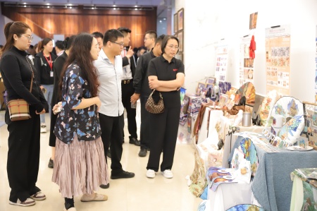保定理工學(xué)院藝術(shù)學(xué)院2025屆畢業(yè)設(shè)計作品展盛大開幕，校企共賞藝術(shù)盛宴