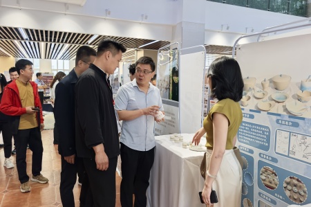 保定理工學(xué)院藝術(shù)學(xué)院2025屆畢業(yè)設(shè)計作品展盛大開幕，校企共賞藝術(shù)盛宴