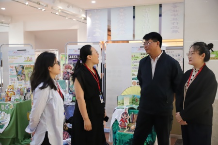 保定理工學(xué)院藝術(shù)學(xué)院2025屆畢業(yè)設(shè)計作品展盛大開幕，校企共賞藝術(shù)盛宴
