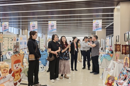 保定理工學(xué)院藝術(shù)學(xué)院2025屆畢業(yè)設(shè)計作品展盛大開幕，校企共賞藝術(shù)盛宴