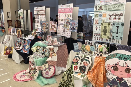 保定理工學(xué)院藝術(shù)學(xué)院2025屆畢業(yè)設(shè)計作品展盛大開幕，校企共賞藝術(shù)盛宴