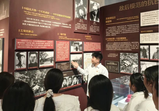 探秘千年文脈，共赴文化之約———會(huì)計(jì)學(xué)院師生赴保定市博物館開(kāi)展沉浸式研學(xué)