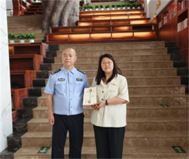 書(shū)香傳遞，愛(ài)滿保理——李天允警官向我校圖書(shū)館捐贈(zèng)圖書(shū)