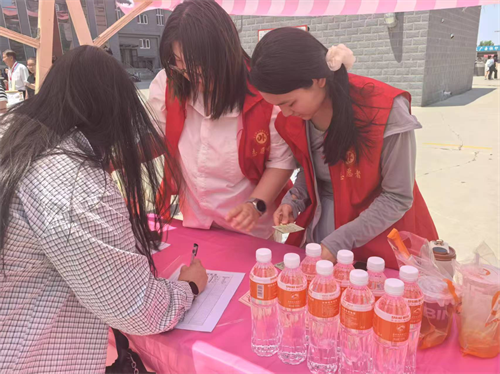 校園尋跡承師韻，家校同銘畢業(yè)情