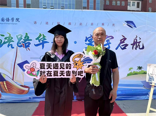 校園尋跡承師韻，家校同銘畢業(yè)情